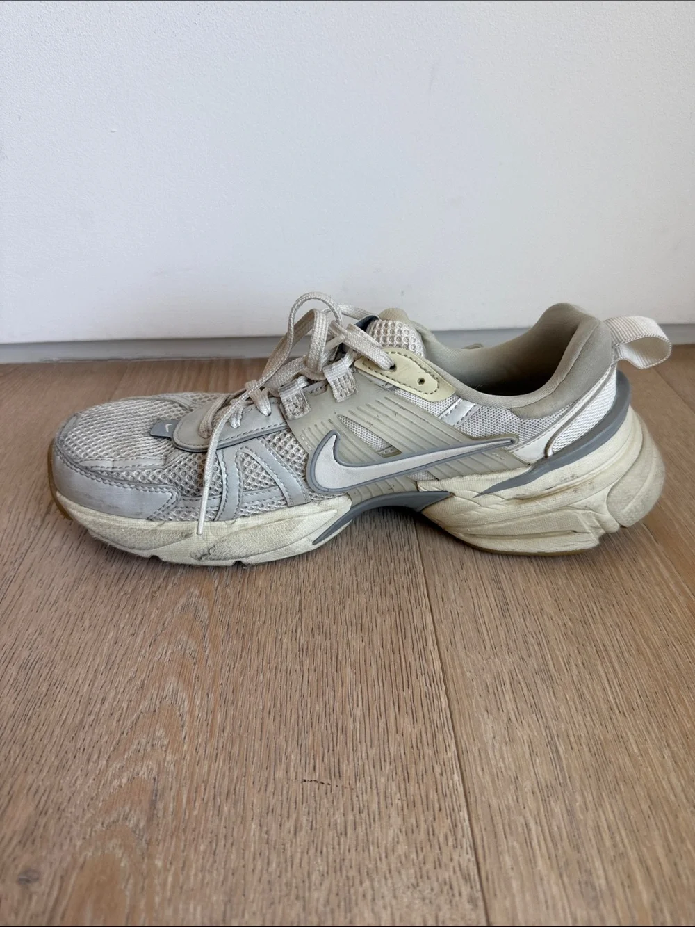 Nike Women’s Vomero Sneakers Sz 8.5
